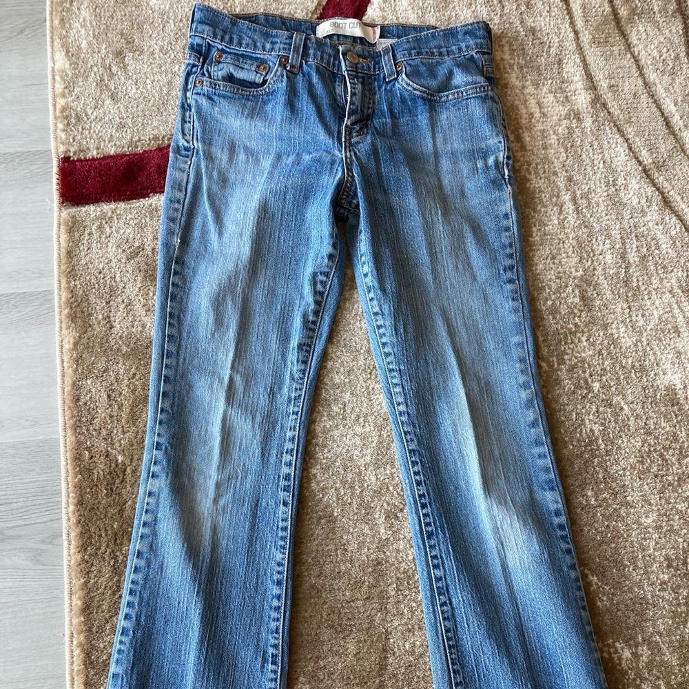 Woman’s Levi’s bootcut jeans